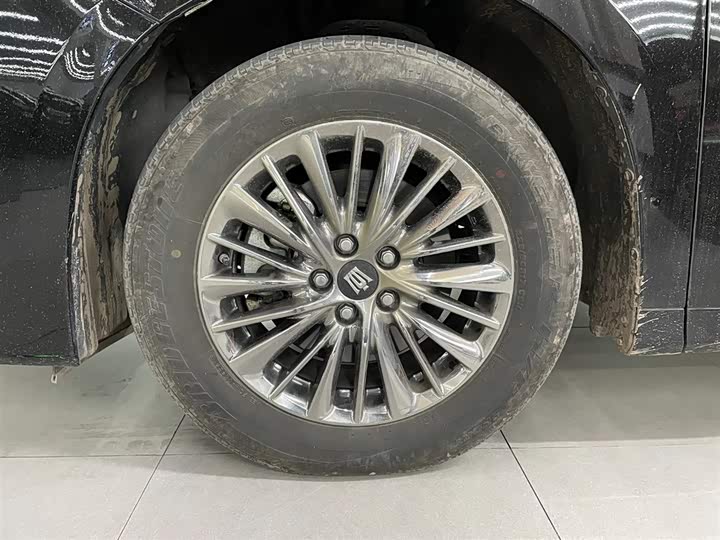 Фото 14 - Toyota Vellfire