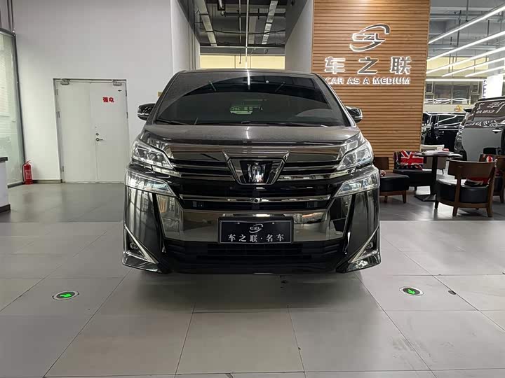 Фото 3 - Toyota Vellfire