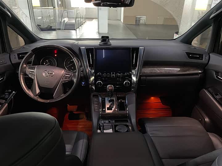 Фото 7 - Toyota Vellfire