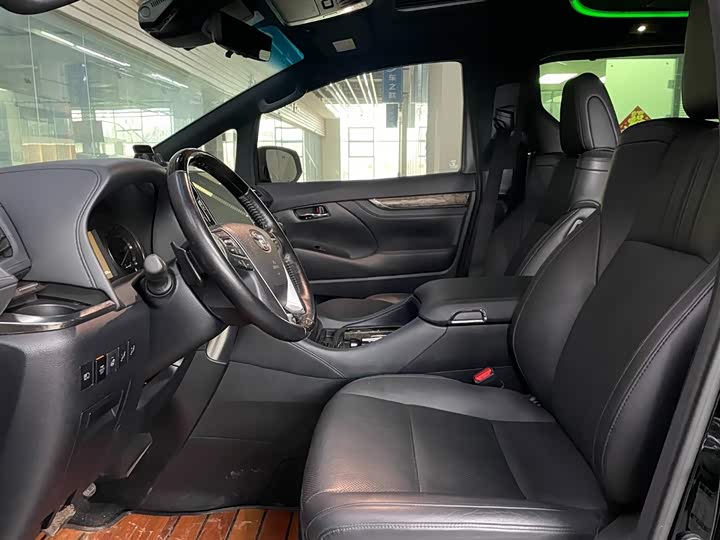 Фото 8 - Toyota Vellfire