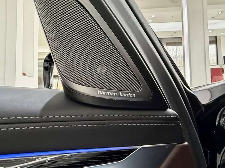 Фото 11 - BMW 7 Series