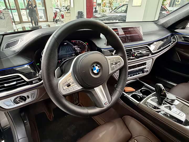 Фото 13 - BMW 7 Series