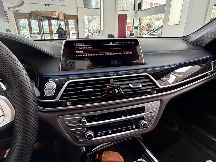 Фото 14 - BMW 7 Series