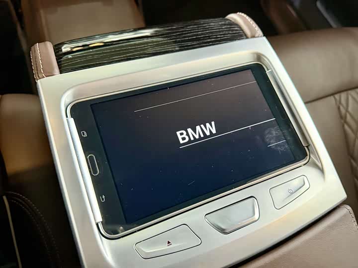 Фото 16 - BMW 7 Series