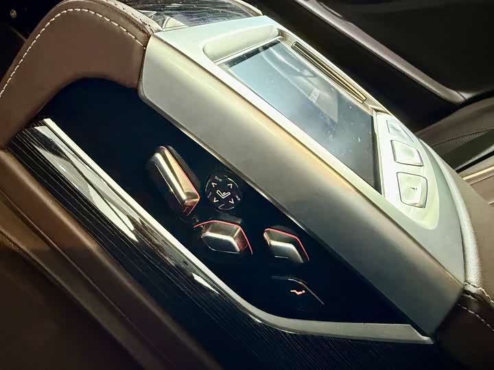 Фото 19 - BMW 7 Series