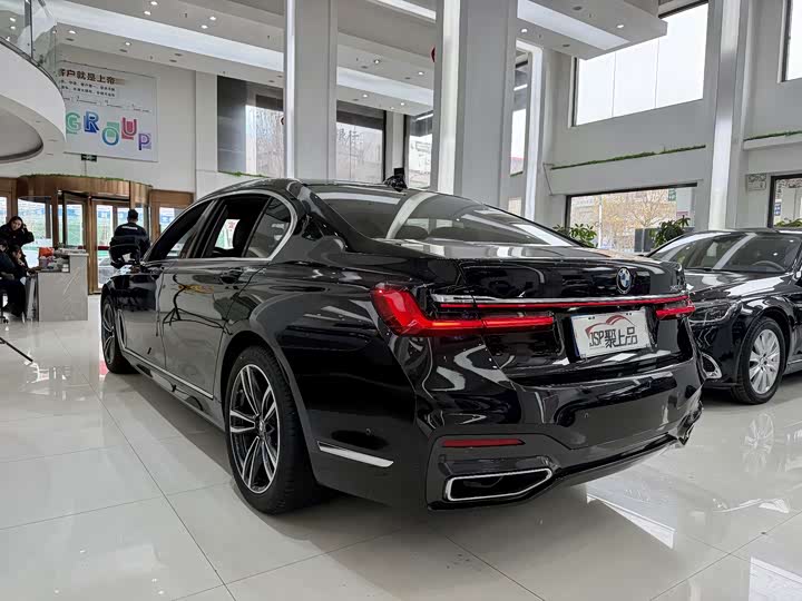 Фото 21 - BMW 7 Series