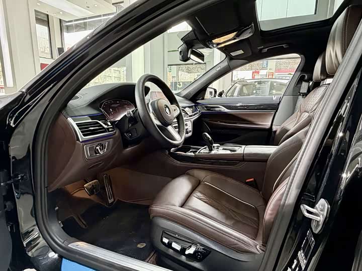 Фото 6 - BMW 7 Series