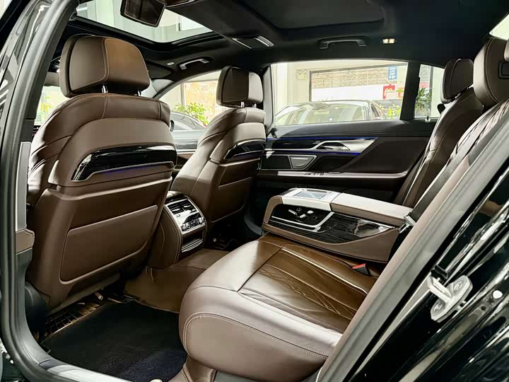 Фото 7 - BMW 7 Series