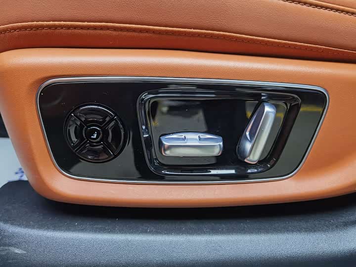 Фото 16 - LiXiang L8