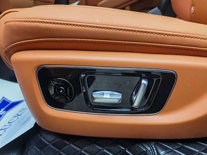 Фото 17 - LiXiang L8