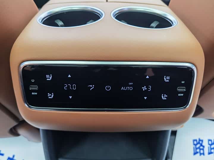 Фото 21 - LiXiang L8