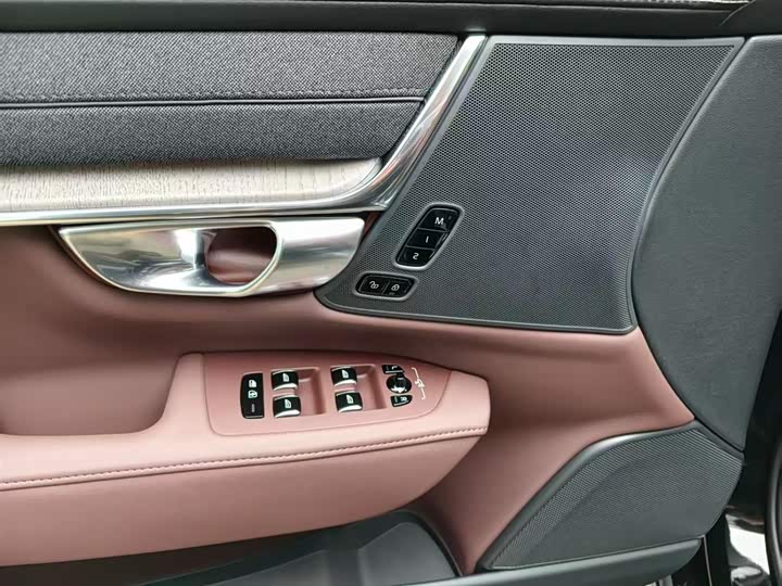 Фото 10 - Volvo S90