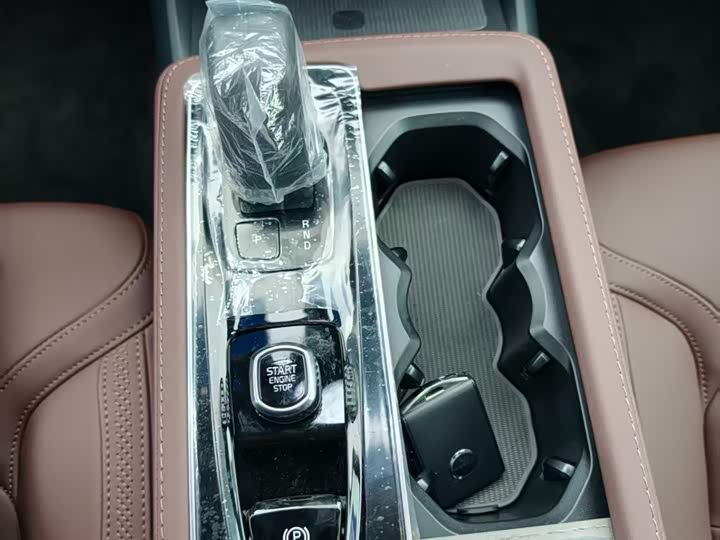 Фото 11 - Volvo S90