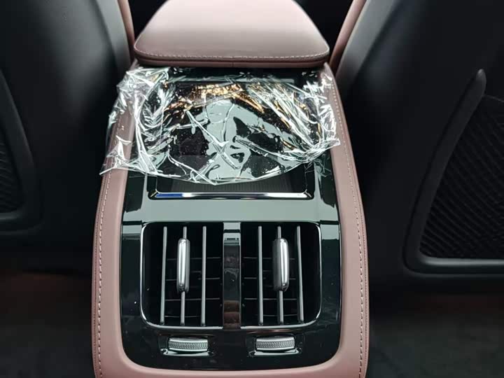 Фото 15 - Volvo S90