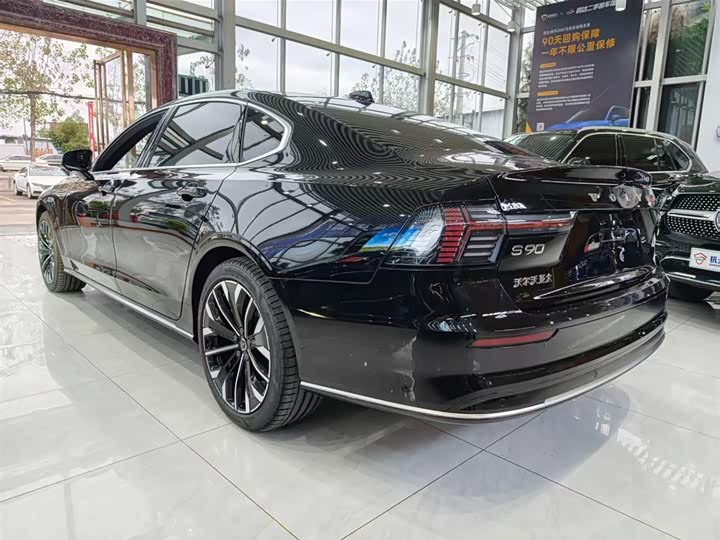 Фото 6 - Volvo S90