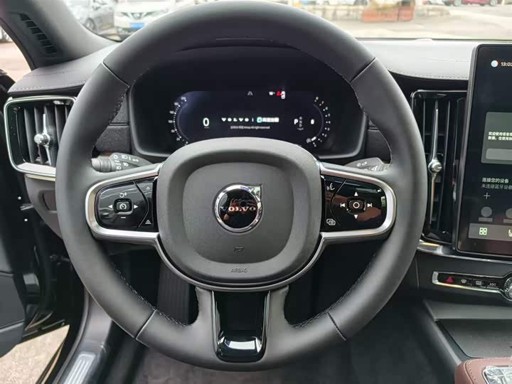 Фото 8 - Volvo S90