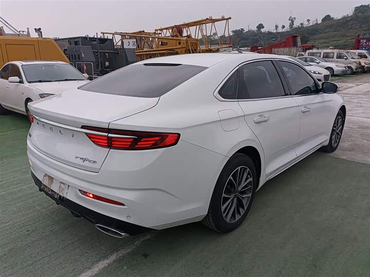 Фото 7 - Geely Preface