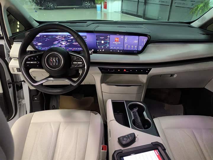 Фото 10 - Buick GL8 Hybrid