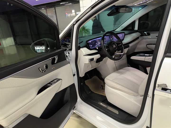 Фото 16 - Buick GL8 Hybrid