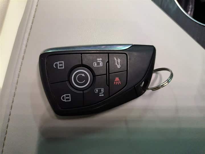 Фото 9 - Buick GL8 Hybrid