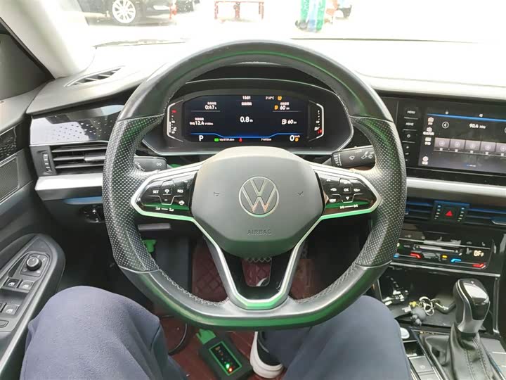 Фото 11 - Volkswagen Passat