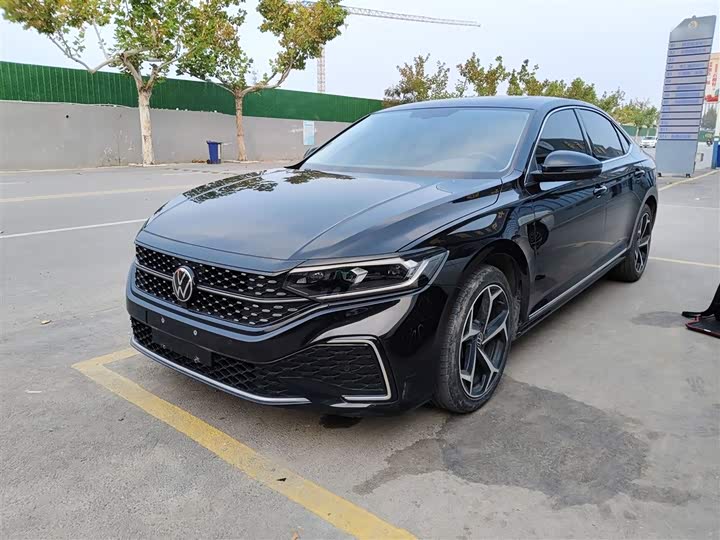 Фото 2 - Volkswagen Passat