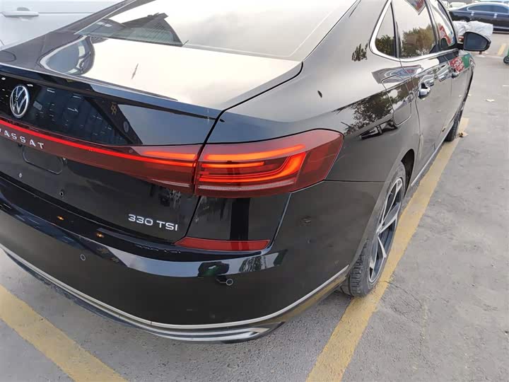 Фото 8 - Volkswagen Passat