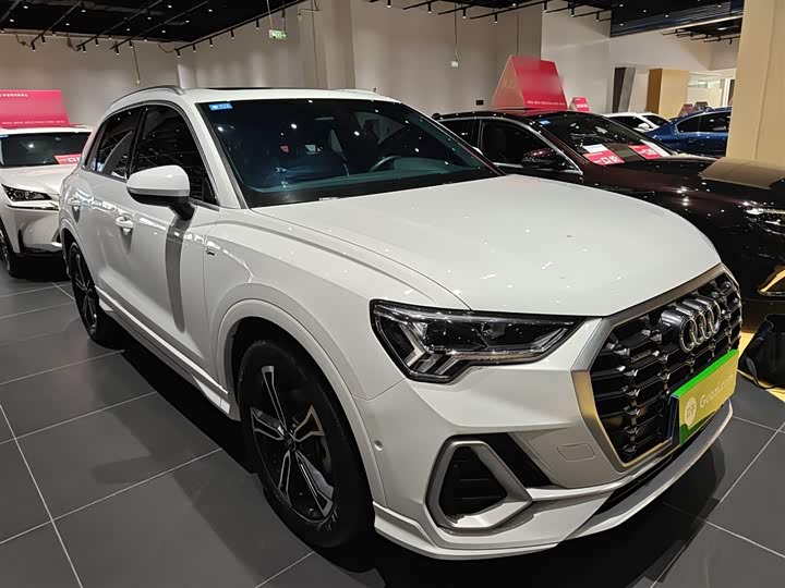 Фото 4 - Audi Q3