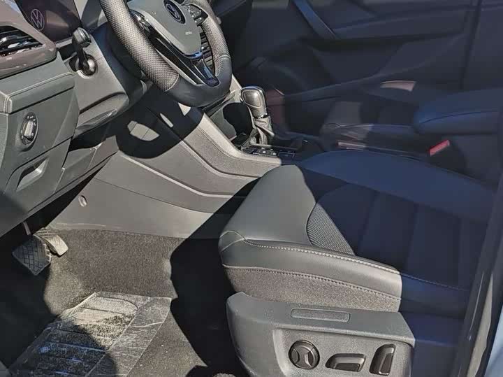 Фото 12 - Volkswagen Tharu