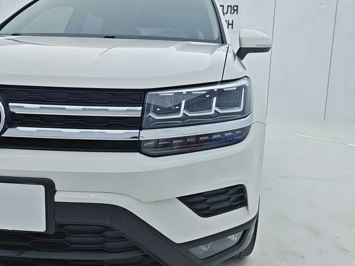 Фото 9 - Volkswagen Tharu