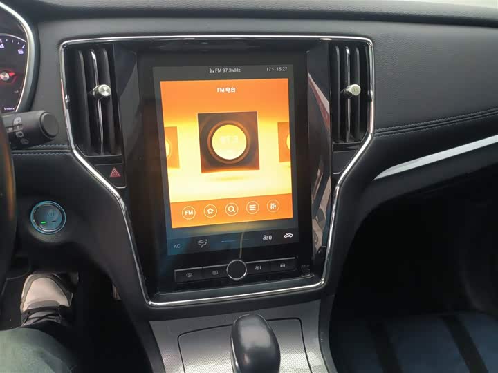 Фото 13 - Roewe RX5