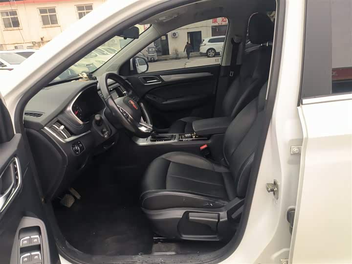 Фото 15 - Roewe RX5