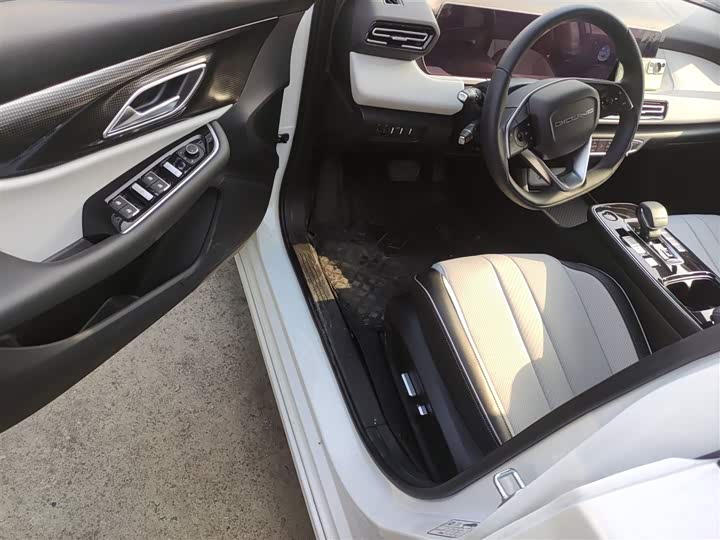 Фото 16 - Beijing EU5 Plus