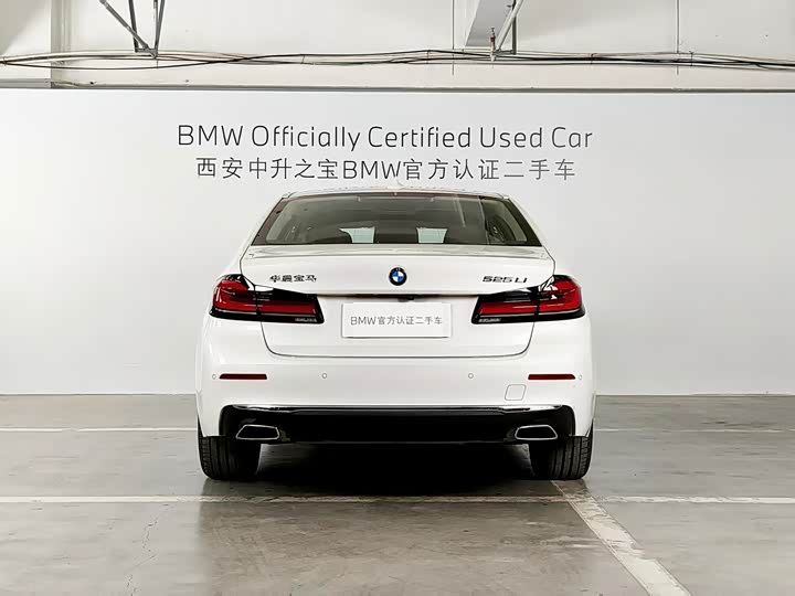 Фото 15 - BMW 5 Series