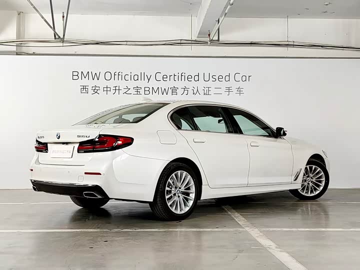 Фото 17 - BMW 5 Series