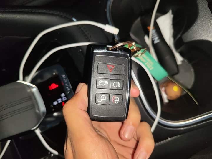 Фото 12 - Jaguar E-Pace