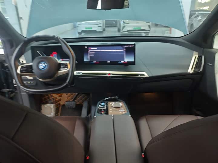 Фото 10 - BMW iX