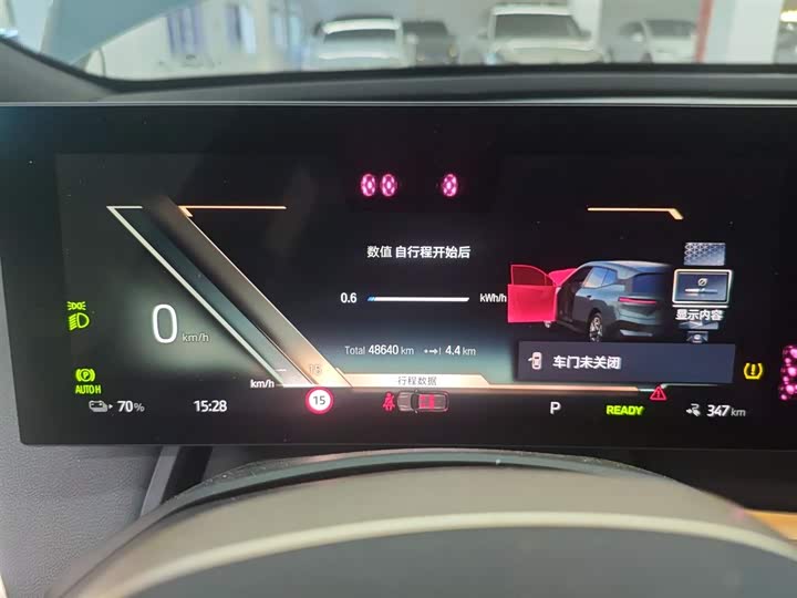 Фото 12 - BMW iX