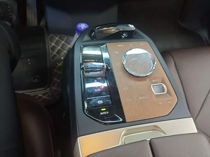 Фото 14 - BMW iX