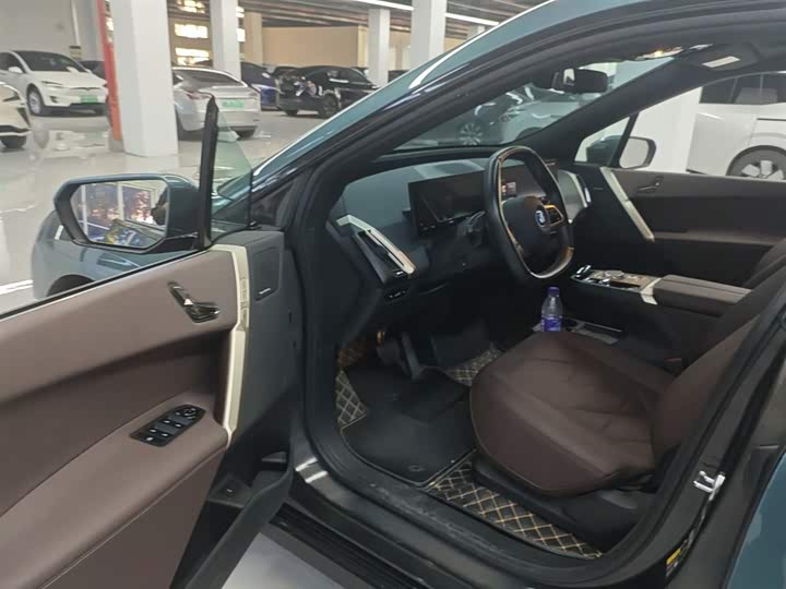 Фото 16 - BMW iX