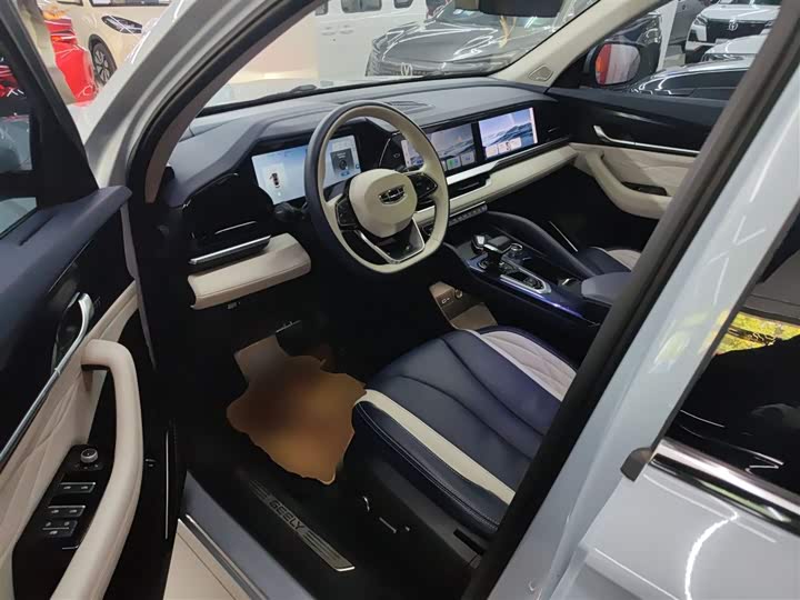 Фото 16 - Geely Monjaro