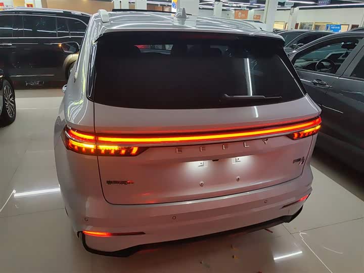 Фото 6 - Geely Monjaro