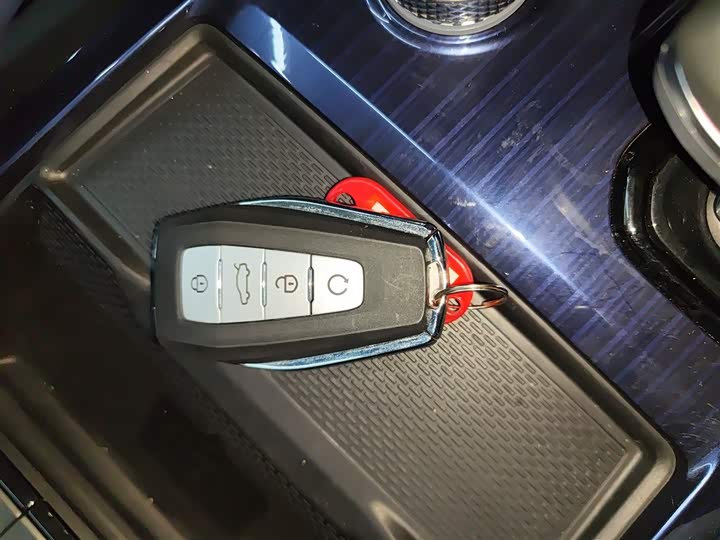 Фото 9 - Geely Monjaro