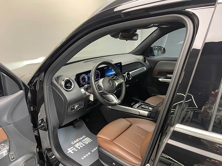 Фото 10 - Mercedes-Benz GLB-Class