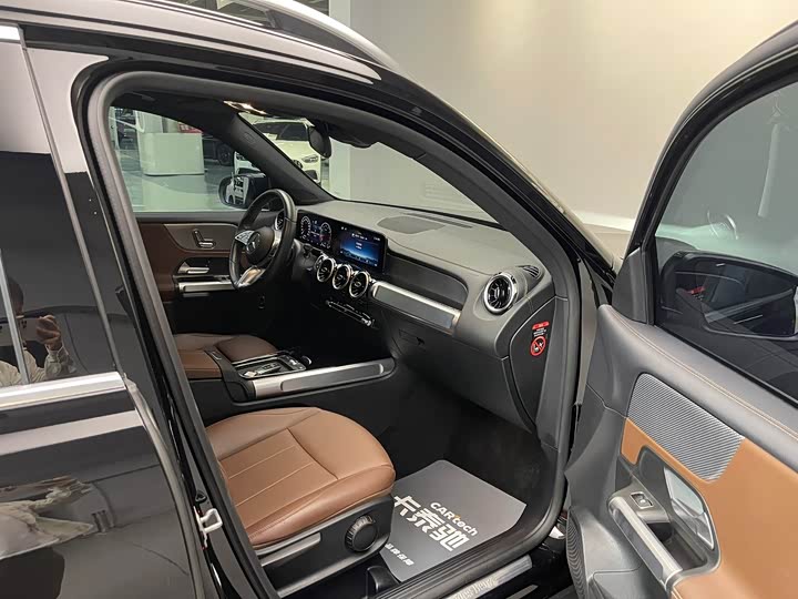 Фото 11 - Mercedes-Benz GLB-Class