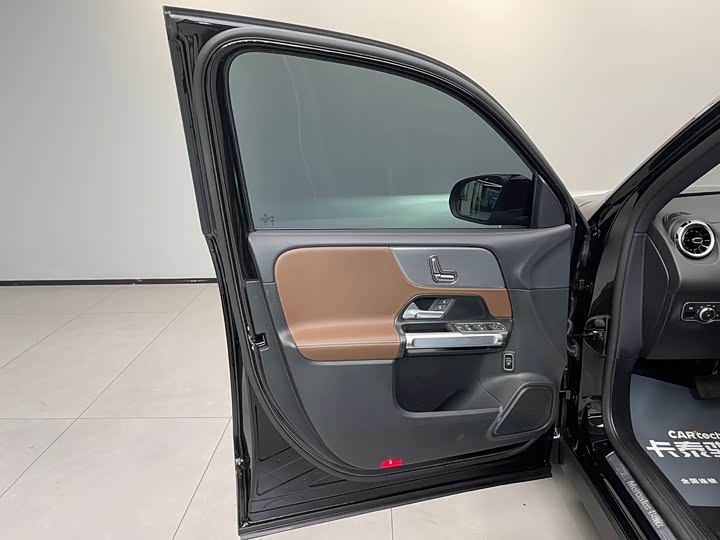 Фото 27 - Mercedes-Benz GLB-Class