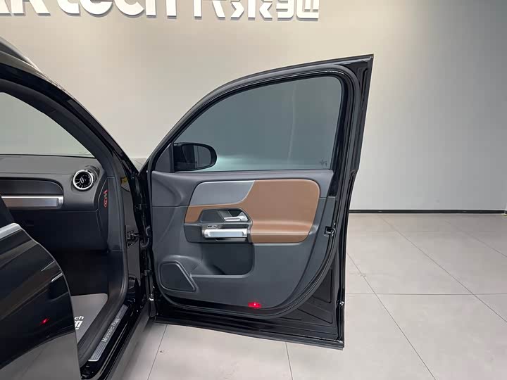 Фото 28 - Mercedes-Benz GLB-Class