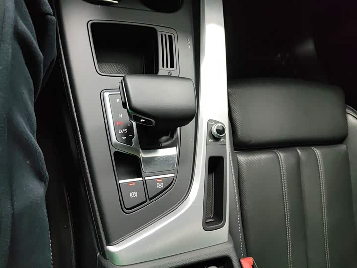 Фото 14 - Audi A4L