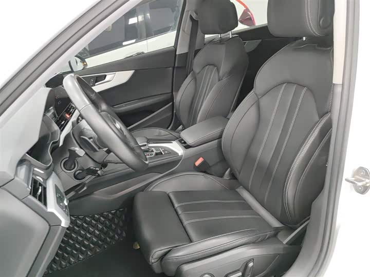 Фото 15 - Audi A4L