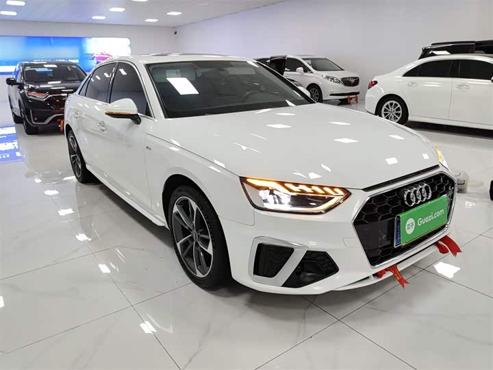 Фото 4 - Audi A4L